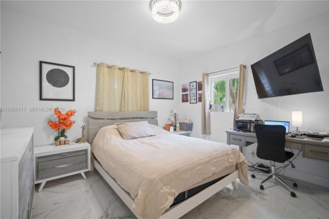 House in Hallandale Beach, Florida 3 bedrooms, 109.62 sq.m. № 2392608 - photo 12