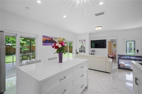 House in Hallandale Beach, Florida 3 bedrooms, 109.62 sq.m. № 2392608 - photo 7