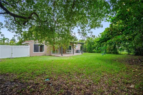 House in Hallandale Beach, Florida 3 bedrooms, 109.62 sq.m. № 2392608 - photo 20