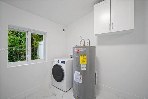 House in Hallandale Beach, Florida 3 bedrooms, 109.62 sq.m. № 2392608 - photo 15