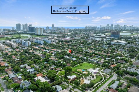 House in Hallandale Beach, Florida 3 bedrooms, 109.62 sq.m. № 2392608 - photo 16