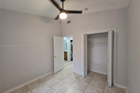 Снять в аренду кондоминиум в Хомстед, Флорида 3 спальни, 111.67м2, № 1977103 - фото 13