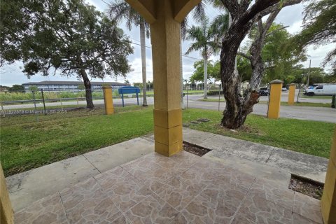 Снять в аренду кондоминиум в Хомстед, Флорида 3 спальни, 111.67м2, № 1977103 - фото 18