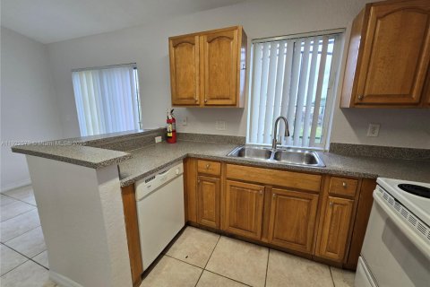 Снять в аренду кондоминиум в Хомстед, Флорида 3 спальни, 111.67м2, № 1977103 - фото 6