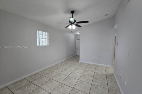 Снять в аренду кондоминиум в Хомстед, Флорида 3 спальни, 111.67м2, № 1977103 - фото 3
