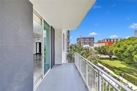 Купить кондоминиум в Майами, Флорида 2 спальни, 117.52м2, № 2042368 - фото 28