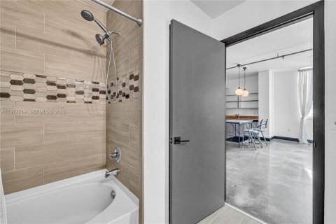 Купить кондоминиум в Майами, Флорида 2 спальни, 117.52м2, № 2042368 - фото 21