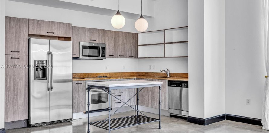 Кондоминиум с 2 спальнями в Майами, Флорида № 2042368