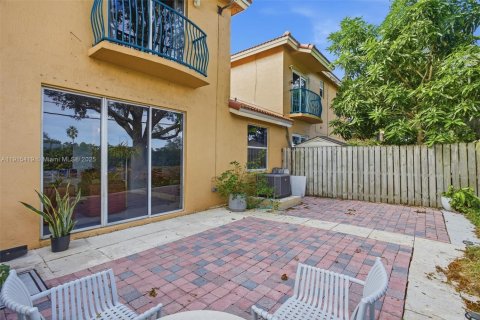 Touwnhouse à louer à Pembroke Pines, Floride: 3 chambres, 114.27 m2 № 1971587 - photo 12