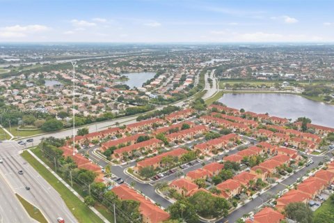 Touwnhouse à louer à Pembroke Pines, Floride: 3 chambres, 114.27 m2 № 1971587 - photo 27
