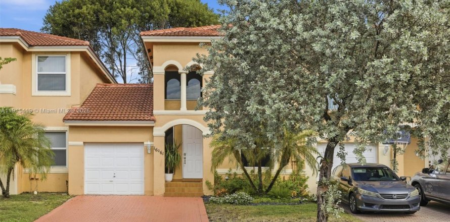 Touwnhouse à Pembroke Pines, Floride 3 chambres, 114.27 m2 № 1971587