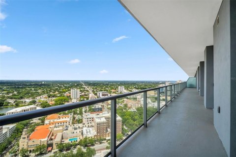 Condo in Saint Petersburg, Florida, 2 bedrooms № 2101190 - photo 15