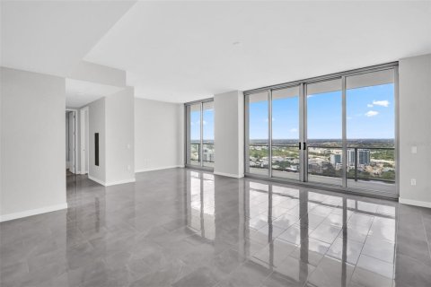 Condo in Saint Petersburg, Florida, 2 bedrooms № 2101190 - photo 11
