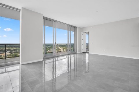 Condo in Saint Petersburg, Florida, 2 bedrooms № 2101190 - photo 17