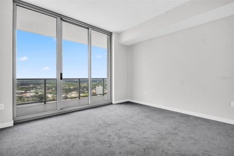 Condo in Saint Petersburg, Florida, 2 bedrooms № 2101190 - photo 24