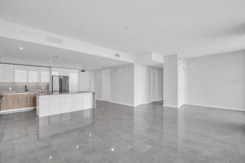 Condo in Saint Petersburg, Florida, 2 bedrooms № 2101190 - photo 13