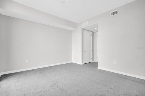 Condo in Saint Petersburg, Florida, 2 bedrooms № 2101190 - photo 21