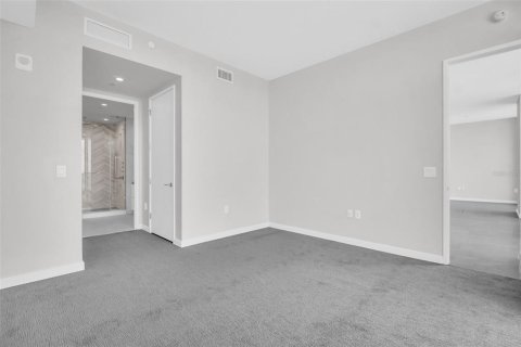 Condo in Saint Petersburg, Florida, 2 bedrooms № 2101190 - photo 22