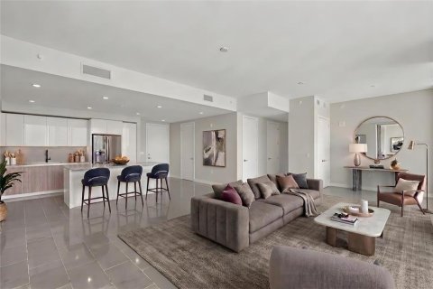 Condo in Saint Petersburg, Florida, 2 bedrooms № 2101190 - photo 3