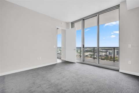 Condo in Saint Petersburg, Florida, 2 bedrooms № 2101190 - photo 23