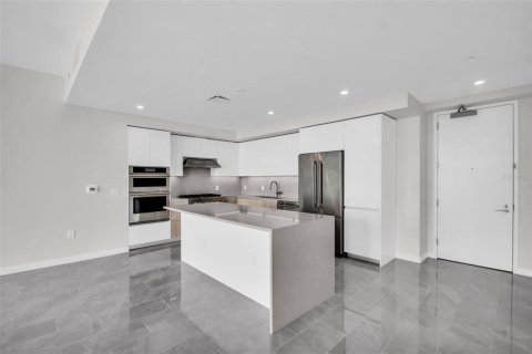 Condo in Saint Petersburg, Florida, 2 bedrooms № 2101190 - photo 5