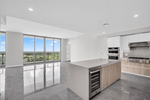 Condo in Saint Petersburg, Florida, 2 bedrooms № 2101190 - photo 4