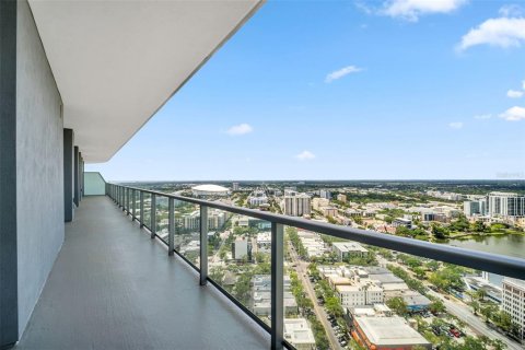 Condo in Saint Petersburg, Florida, 2 bedrooms № 2101190 - photo 14