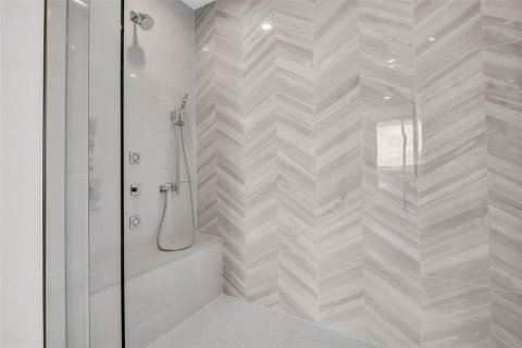 Condo in Saint Petersburg, Florida, 2 bedrooms № 2101190 - photo 30