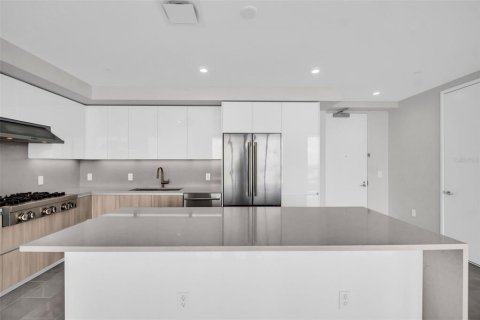 Condo in Saint Petersburg, Florida, 2 bedrooms № 2101190 - photo 6