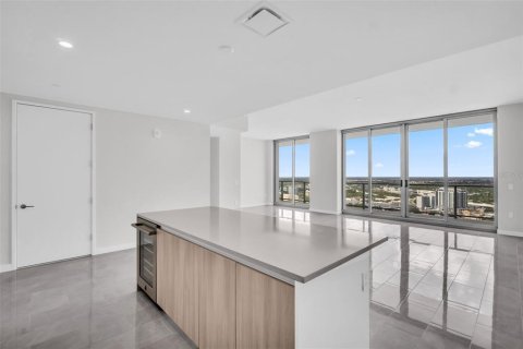 Condo in Saint Petersburg, Florida, 2 bedrooms № 2101190 - photo 8