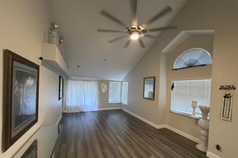House in Lake Worth, Florida 3 bedrooms, 131.92 sq.m. № 2168489 - photo 6