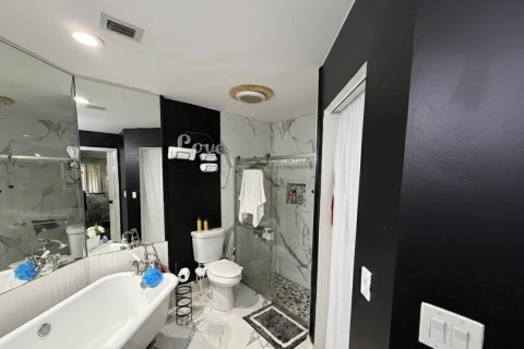 House in Lake Worth, Florida 3 bedrooms, 131.92 sq.m. № 2168489 - photo 8
