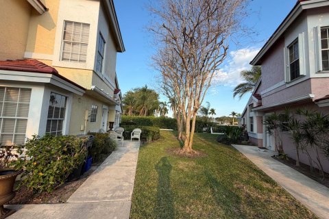 House in Lake Worth, Florida 3 bedrooms, 131.92 sq.m. № 2168489 - photo 14