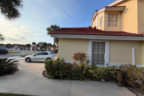 House in Lake Worth, Florida 3 bedrooms, 131.92 sq.m. № 2168489 - photo 13