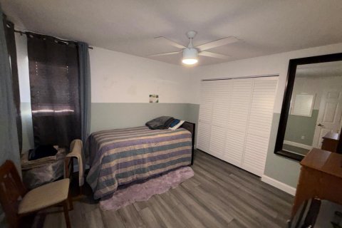 House in Lake Worth, Florida 3 bedrooms, 131.92 sq.m. № 2168489 - photo 19