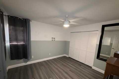 House in Lake Worth, Florida 3 bedrooms, 131.92 sq.m. № 2168489 - photo 9