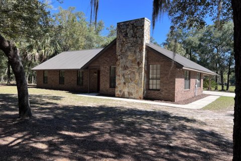 House in Melrose, Florida 3 bedrooms, 151.34 sq.m. № 765842 - photo 1