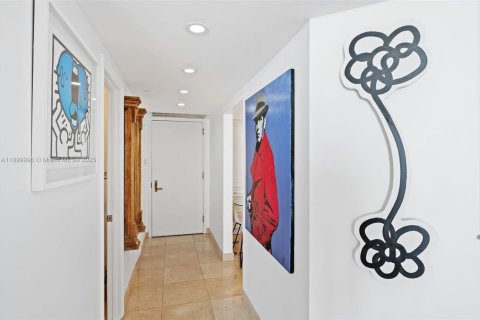 Condo in Surfside, Florida, 2 bedrooms  № 1955376 - photo 4