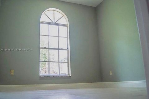 House in Miami, Florida 3 bedrooms, 239.69 sq.m. № 2008260 - photo 6