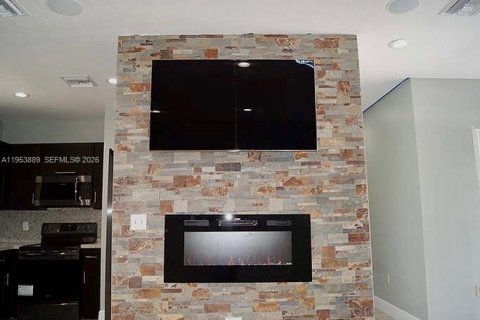 House in Miami, Florida 3 bedrooms, 239.69 sq.m. № 2008260 - photo 3