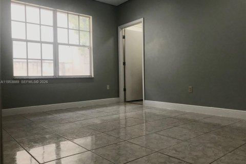 House in Miami, Florida 3 bedrooms, 239.69 sq.m. № 2008260 - photo 9