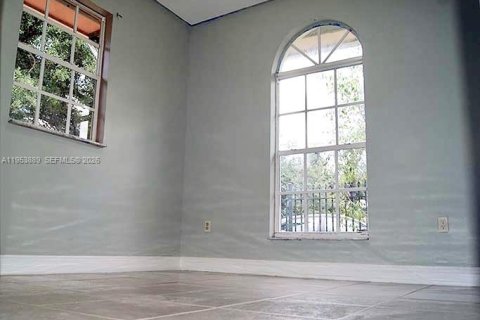 House in Miami, Florida 3 bedrooms, 239.69 sq.m. № 2008260 - photo 11