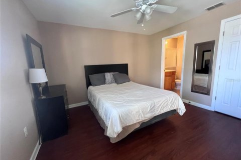 Condo in Largo, Florida, 2 bedrooms  № 1906714 - photo 10