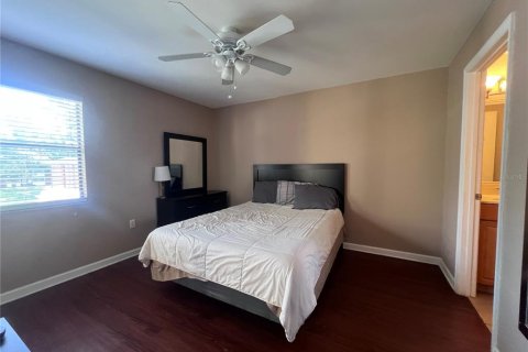Condo in Largo, Florida, 2 bedrooms  № 1906714 - photo 11