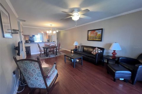 Condo in Largo, Florida, 2 bedrooms  № 1906714 - photo 8