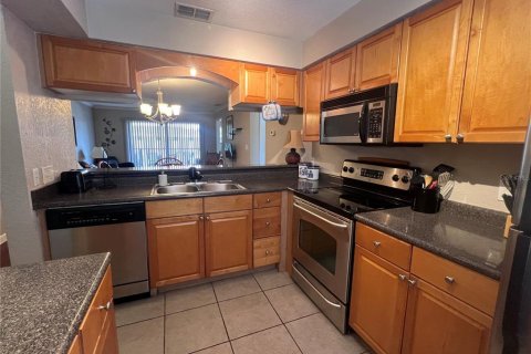 Condo in Largo, Florida, 2 bedrooms  № 1906714 - photo 4