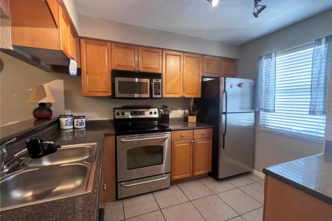 Condo in Largo, Florida, 2 bedrooms  № 1906714 - photo 3