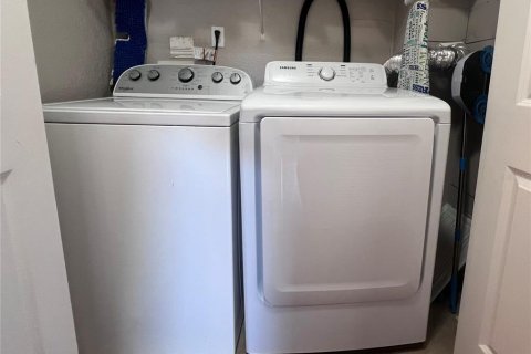 Condo in Largo, Florida, 2 bedrooms  № 1906714 - photo 17
