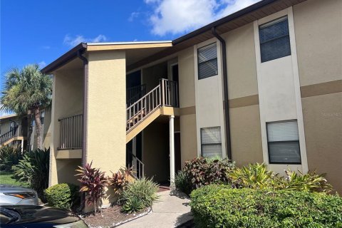 Condo in Largo, Florida, 2 bedrooms  № 1906714 - photo 1