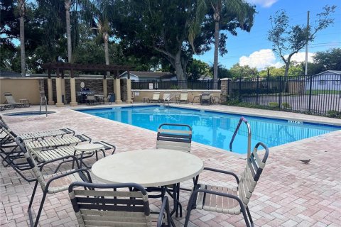 Condo in Largo, Florida, 2 bedrooms  № 1906714 - photo 22